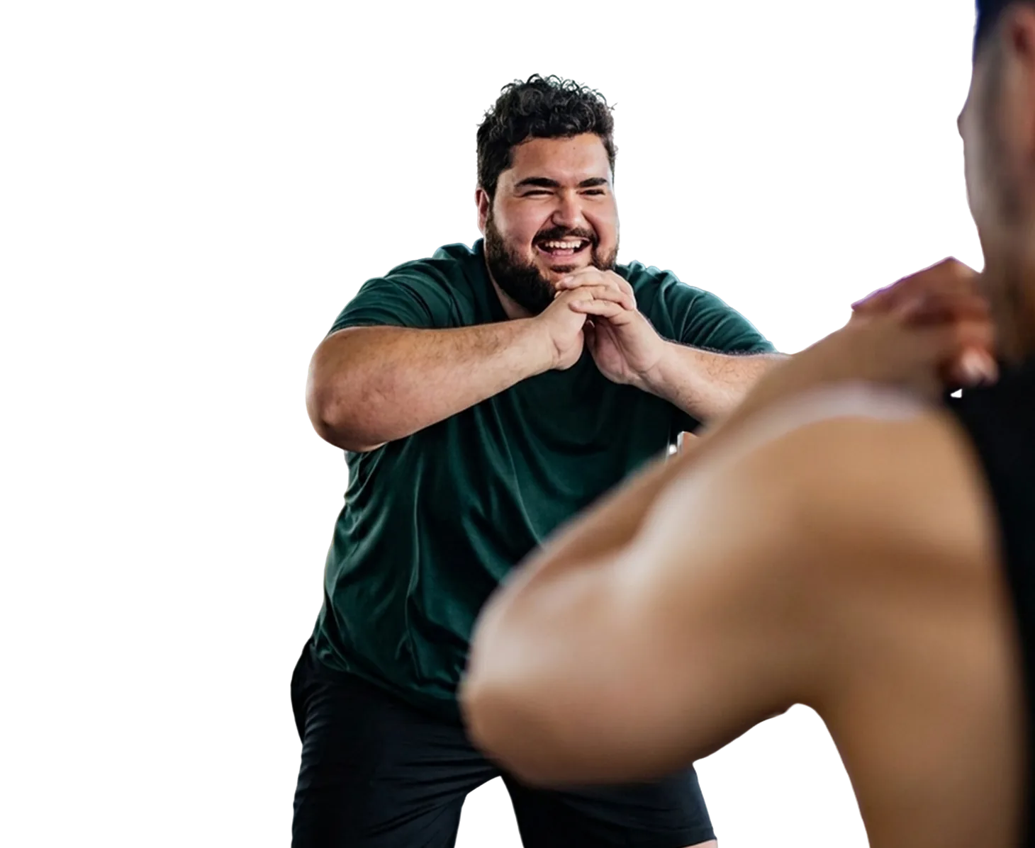 Hombre sonriendo mientras entrena
